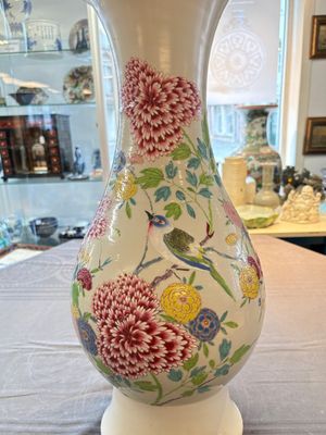 A large Chinese famille rose 'bird among flowering branches' vase, Yongzheng — 照片 9