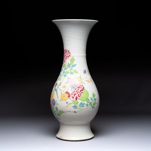 A large Chinese famille rose 'bird among flowering branches' vase, Yongzheng — 照片 2