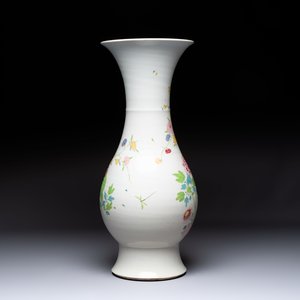 A large Chinese famille rose 'bird among flowering branches' vase, Yongzheng — 照片 3