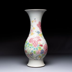 A large Chinese famille rose 'bird among flowering branches' vase, Yongzheng — 照片 4