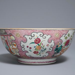 A large Chinese famille rose bowl with figures in a garden, Yongzheng — 照片 4