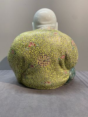 A large Chinese famille rose Buddha, Xu Dequan 徐德全 mark, 19/20th C. — foto 3