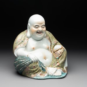 A large Chinese famille rose Buddha, Xu Dequan 徐德全 mark, 19/20th C. — foto 1