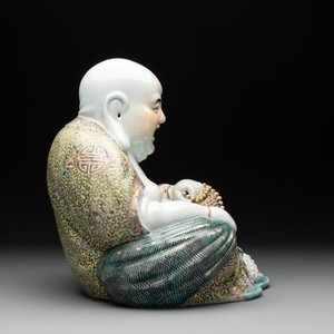A large Chinese famille rose Buddha, Xu Dequan 徐德全 mark, 19/20th C. — foto 5
