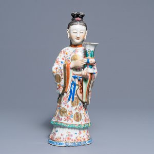 A large Chinese famille rose candle holder modelled as court lady, Qianlong — 照片 2