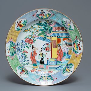 A large Chinese famille rose charger with figures in front of a temple, Yongzheng — photo 1