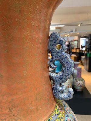 A large Chinese famille rose coral-red-ground  'Eight Immortals' vase, Qianlong mark, 19th C. — photo 9