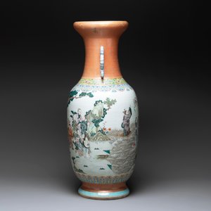 A large Chinese famille rose coral-red-ground  'Eight Immortals' vase, Qianlong mark, 19th C. — photo 4