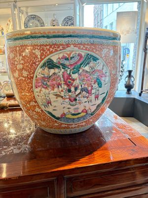 A large Chinese famille rose coral-red-ground fish bowl with narrative design, 19th C. — photo 3