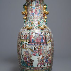 A large Chinese famille rose 'court scene' vase, 19th C. — 照片 1
