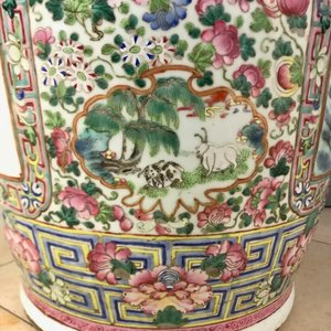 A large Chinese famille rose 'court scene' vase, 19th C. — 照片 15