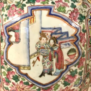 A large Chinese famille rose 'court scene' vase, 19th C. — 照片 25