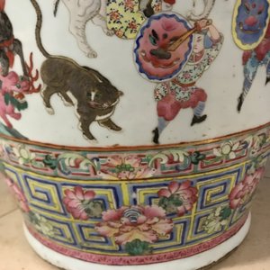 A large Chinese famille rose 'court scene' vase, 19th C. — 照片 33