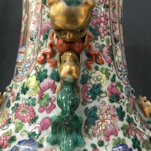 A large Chinese famille rose 'court scene' vase, 19th C. — 照片 37