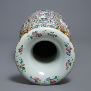 A large Chinese famille rose 'court scene' vase, 19th C. — 照片 5