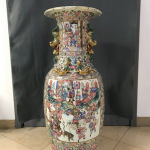 A large Chinese famille rose 'court scene' vase, 19th C. — 照片 7