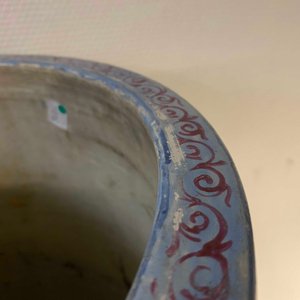 A large Chinese famille rose cylindrical vase with applied lotus scrolls, Jiaqing/Daoguang — 照片 24