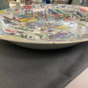 A large Chinese famille rose 'deer hunt' dish, Yongzheng — photo 12