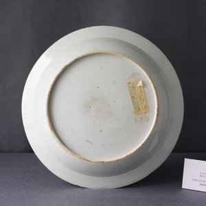 A large Chinese famille rose 'deer hunt' dish, Yongzheng — photo 4
