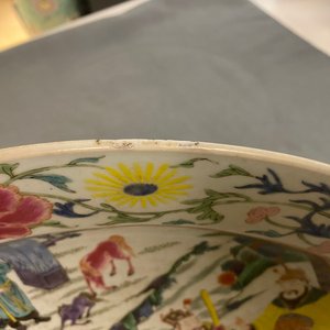 A large Chinese famille rose 'deer hunt' dish, Yongzheng — photo 5