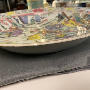 A large Chinese famille rose 'deer hunt' dish, Yongzheng — photo 9