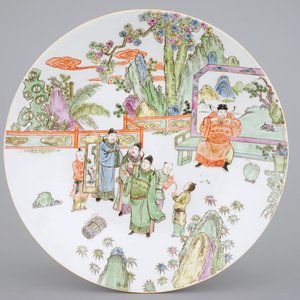 A large Chinese famille rose dish, 20th C. — foto 1