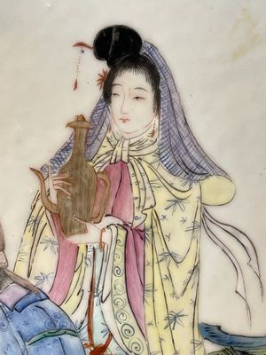 A large Chinese famille rose dish, Qianlong mark, Republic — 照片 3