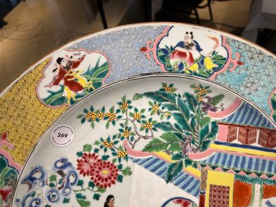 A large Chinese famille rose dish with a temple scene and eight immortals on the rim, Yongzheng — 照片 6
