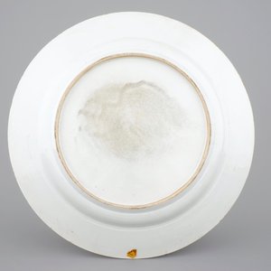 A large Chinese famille rose dish with fine flowers, Yongzheng, 1722-1735 — photo 2