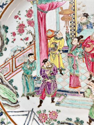 A large Chinese famille rose dish with narrative design, 19th C. — foto 4