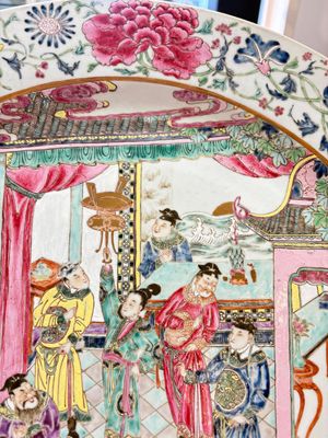 A large Chinese famille rose dish with narrative design, 19th C. — foto 5