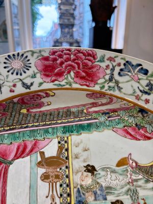A large Chinese famille rose dish with narrative design, 19th C. — foto 6