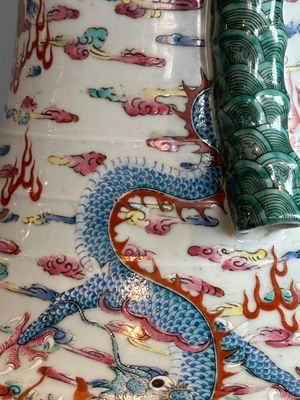 A large Chinese famille rose 'dragon' 'hu' vase, 19/20th C. — photo 14