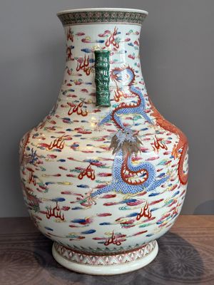 A large Chinese famille rose 'dragon' 'hu' vase, 19/20th C. — photo 4