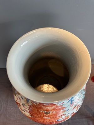 A large Chinese famille rose 'dragon' 'hu' vase, 19/20th C. — photo 5