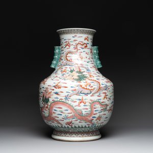 A large Chinese famille rose 'dragon' 'hu' vase, 19/20th C. — photo 3