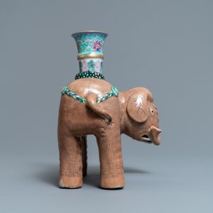 A large Chinese famille rose elephant candle holder, Jiaqing — photo 5