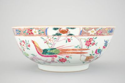 A large Chinese famille rose export porcelain bowl with pheasants, Qianlong, 18th C.