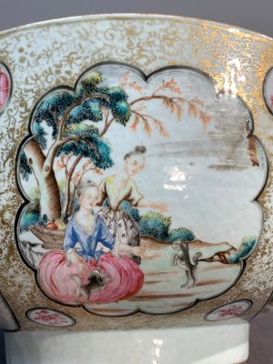 A large Chinese famille rose export porcelain 'European subject' bowl, Qianlong — photo 12