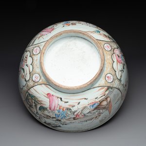 A large Chinese famille rose export porcelain 'European subject' bowl, Qianlong — photo 6