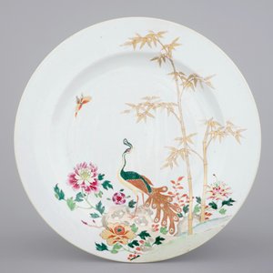 A large Chinese famille rose export porcelain peacock dish, Qianlong, 18th C. — photo 1