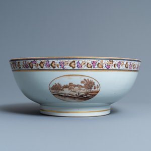 A large Chinese famille rose export porcelain punchbowl and dish, Qianlong — photo 4