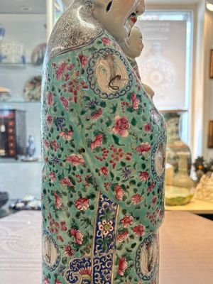 A large Chinese famille rose figure of Fu Xing, Zhu Mao Ji Zao 朱茂記造 mark, Republic — photo 23