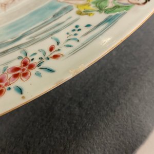 A large Chinese famille rose 'fishermen' dish, Yongzheng/Qianlong — photo 9