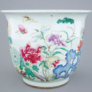 A large Chinese famille rose flower pot, 19th C. — photo 1