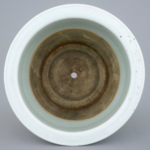 A large Chinese famille rose flower pot, 19th C. — photo 4