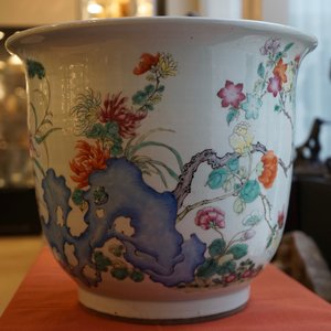 A large Chinese famille rose flower pot, 19th C. — photo 7