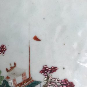 A large Chinese famille rose 'Fort Folly' platter, Qianlong — photo 11
