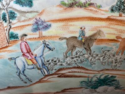 A large Chinese famille rose 'fox hunt' bowl, Qianlong — photo 14