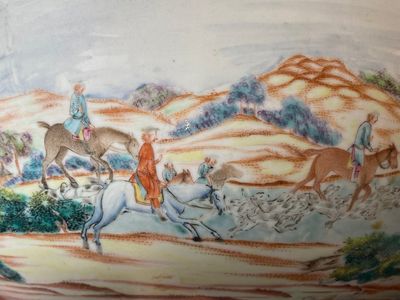 A large Chinese famille rose 'fox hunt' bowl, Qianlong — photo 15